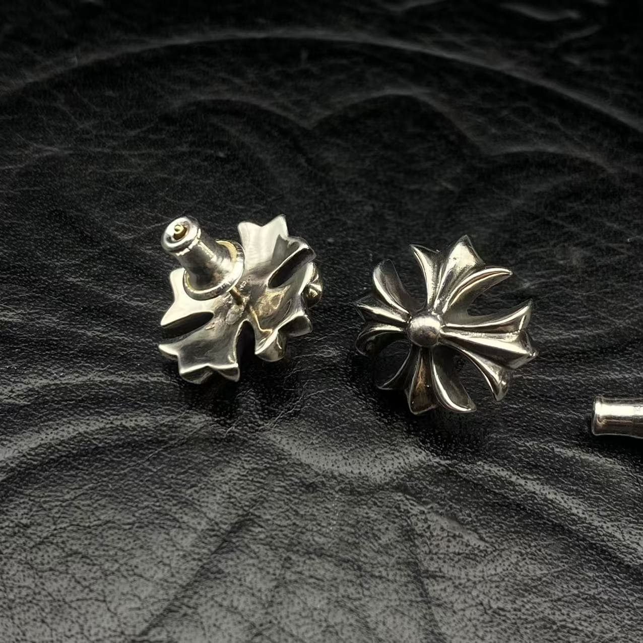 Big Cross Earnail — view 1