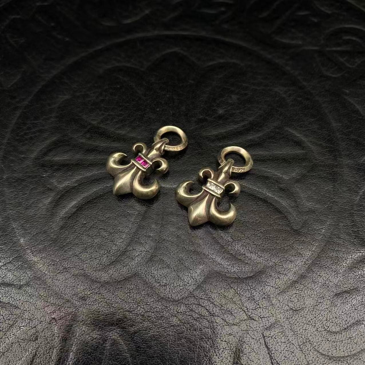Small Iris Pendant with Diamond — view 1