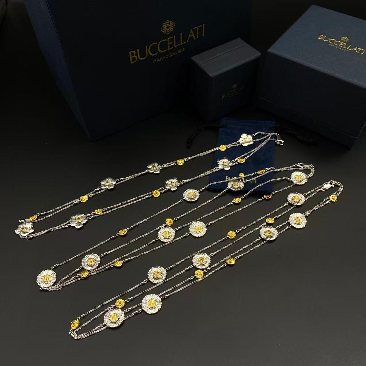 Daisy necklace — view 1
